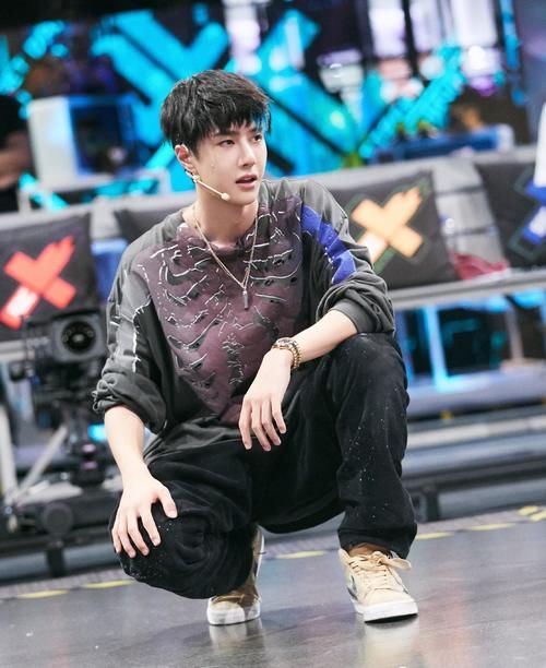  说谎|王一博人设崩了？从钟汉良手里抢到大婷，却被发现他对大婷说谎了