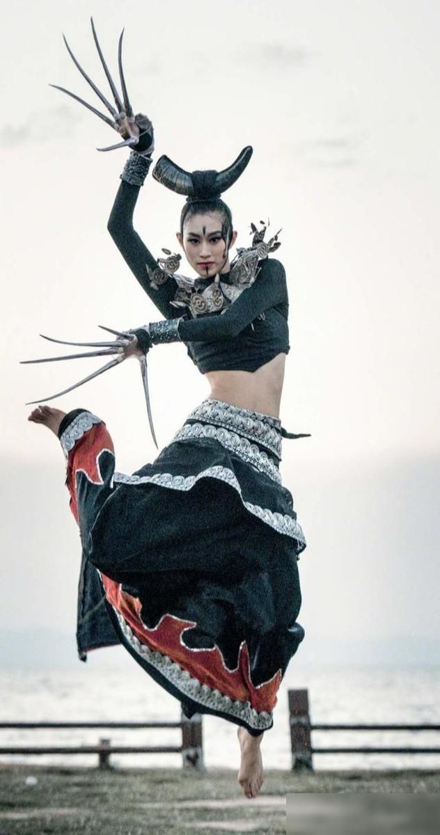  晒出|小彩旗被彻底放弃？杨丽萍为外甥女小白兔庆生，这是新的接班人？