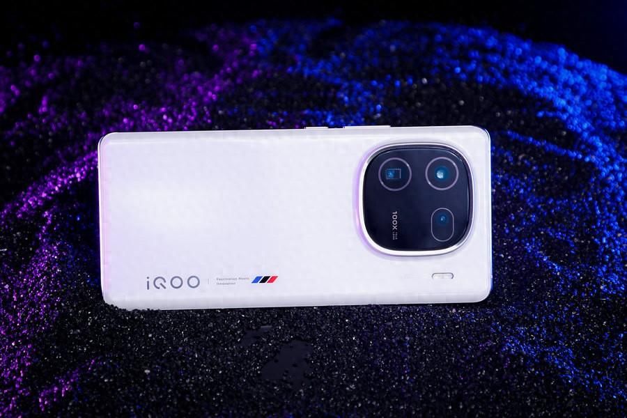 是性能旗舰也是影像能力强者 iQOO12系列让电竞手机不再有短板