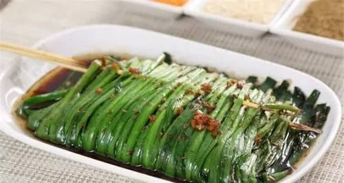  麻辣|烤韭菜，简易腊味饭，杂粮煎饼，麻辣烤鲫鱼的做法