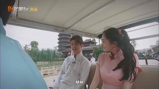  专业|杨幂笑怼邓伦哭技不行：你拍戏挺费劲！自称专业演员，不用剧组等