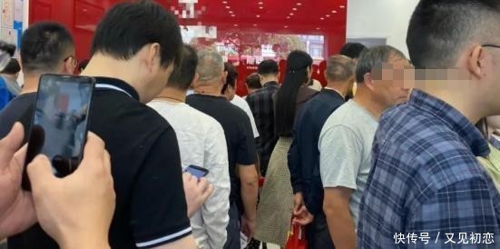 文章列表|4000桌排队等吃饭!全国网友在刷一句话,瞬间泪目