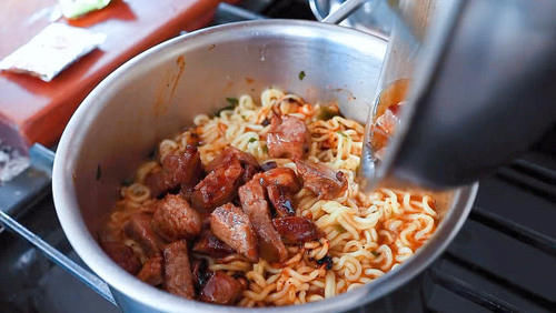 包装袋|为了吃到方便面包装袋上的牛肉面,我用了半斤牛肉,真过瘾