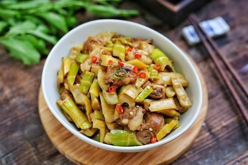  胡椒粉|春笋烧排骨，避风塘炒虾，爆炒牛蛙，爆炒鹅肠的做法