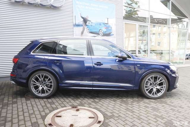 商务|新款奥迪Q7，超5米的车身长度非常有气势，商务用车够体面