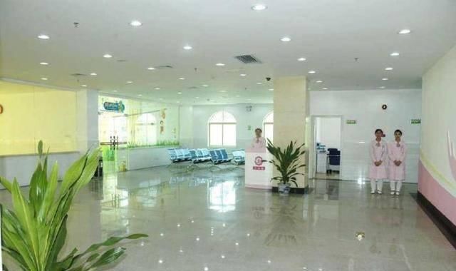  孩子|老婆头胎剖腹产8斤的小王子，出产房后，医生却说这是二胎