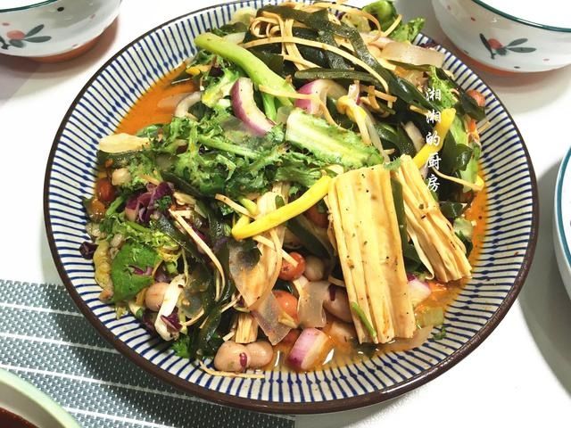  朋友|这顿午餐，满满一桌家常菜，网友：请到家吃饭的都是真朋友