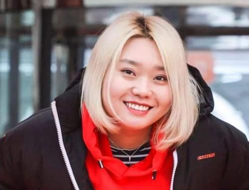 割腕自杀|她曾是北大才女，因抑郁休学和割腕自杀，如今25岁参加脱口秀节目走红