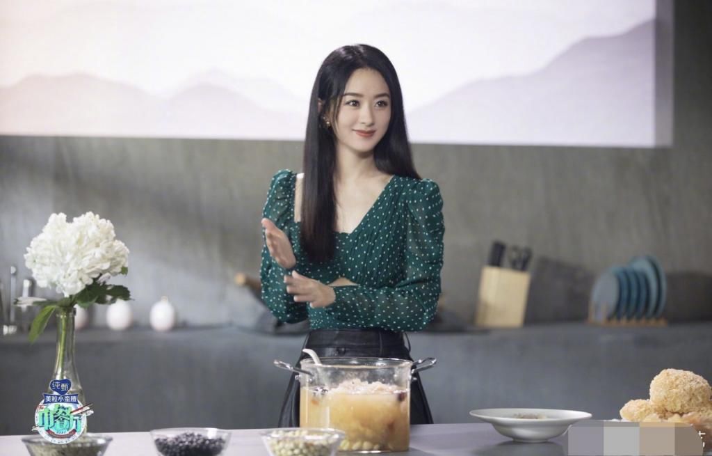  颜值|赵丽颖参加《中餐厅》发布会，生图太抗打，颜值衣品纷纷上线