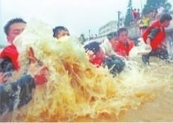 身上|守堤人：英雄城市有韧性，我们身上有血性