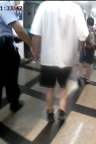  该男子|杭州男子在更衣室被人偷拍，一翻偷拍狂手机真辣眼