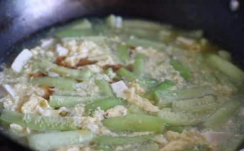  做法|丝瓜试试这种简单的做法，清爽鲜美又解暑，喝一碗还想来一碗