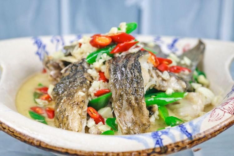 鲜辣|大厨分享线椒焖鲤鱼的经典做法,鲜辣开胃无腥味,好吃又下饭