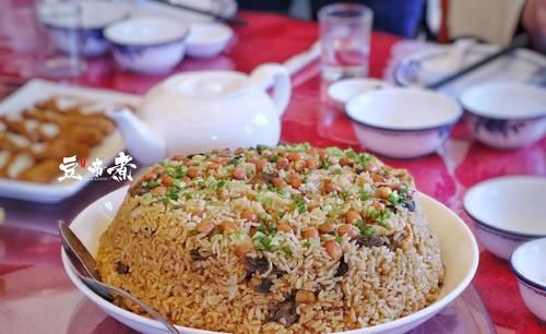 一共|十个人花费800吃个晚饭,一共才8道菜,荤腥素搭配就是不知道贵不