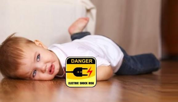  可可|女孩路边玩耍遭遇触电，孕妇路过上前营救，网友：教科书般操作