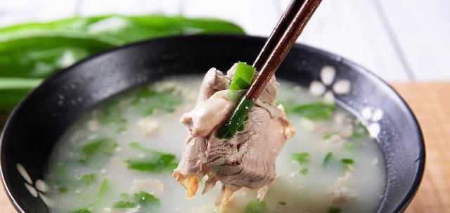  美味|炖羊肉，不需放太多香料，羊汤店：用这2样最关键，肉汤鲜嫩美味