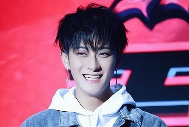  病逝|黄子韬父亲病逝！享年52岁，父亲的倾力支持，也让他变成了大男孩