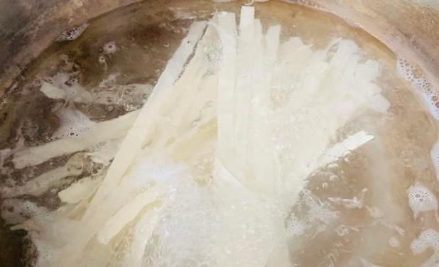  制作|家庭煮夫的日常 家庭版大盘鸡焖面 制作简单 美味健康