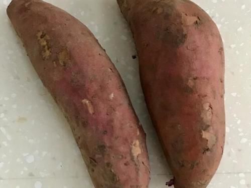 好吃|将一堆红薯扔进电饭煲,不加一滴水,不用烤箱,出锅比烤的还好吃