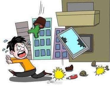 危险|无故高空抛玻璃杯 45岁男子因危险方法危害公共安全被公诉