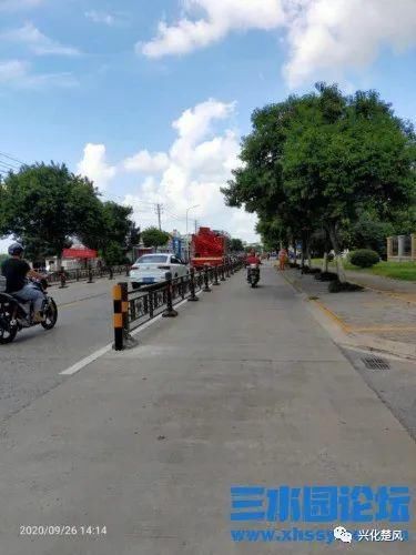 无人|电动车主突然摔倒受伤无人扶,幸亏他们路过此处