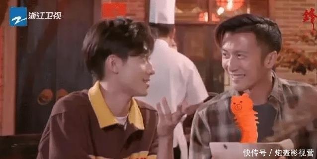 稻虫|张一山大口吃稻虫和蛇皮,谢霆锋惊讶,张一山:做演员啥没吃过?