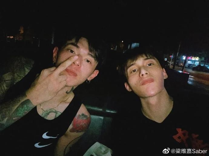  HipHop|用几十秒镜头就跻身《新说唱》20强，这个男人够HipHop了吗？