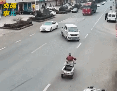 吓人|任性妄为电三轮，摇摇晃晃太吓人！