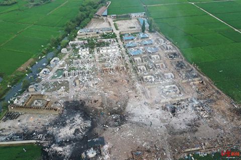  大火|四川广汉鞭炮厂爆炸现场独家航拍：大火今晨5时扑灭，周边稻田秧苗被烧焦