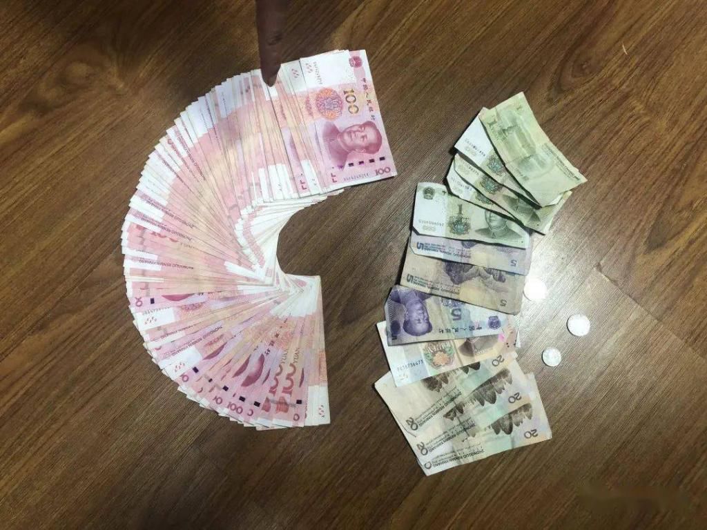  现金|男子入室偷2万现金！结果.