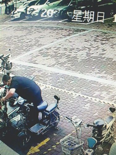  电动车|遮面偷车不留痕颈部白斑“出卖”了他