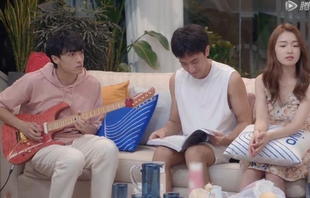  绪带在脸上|心动的信号：男二坐女一身边，不小心碰到男一琴，结果又是名场面