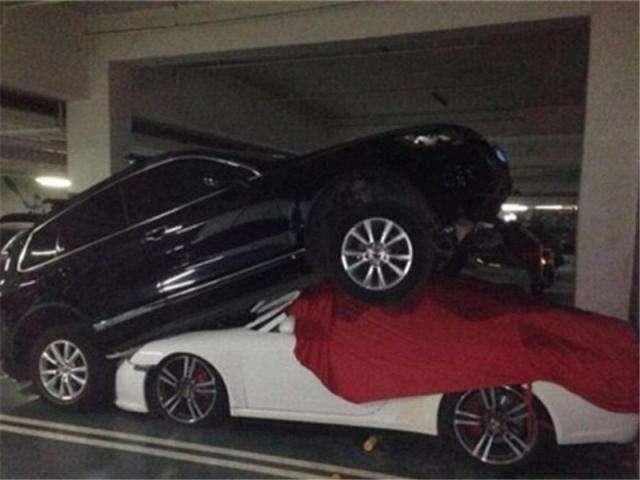 车位上|保时捷占车位,女司机无比蛮横:有种压我车上,大众车主满足了她