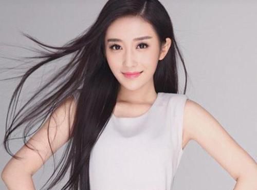 长相|她曾是电视台女主播，因长相太美被导演相中，如今发展得越来越红！