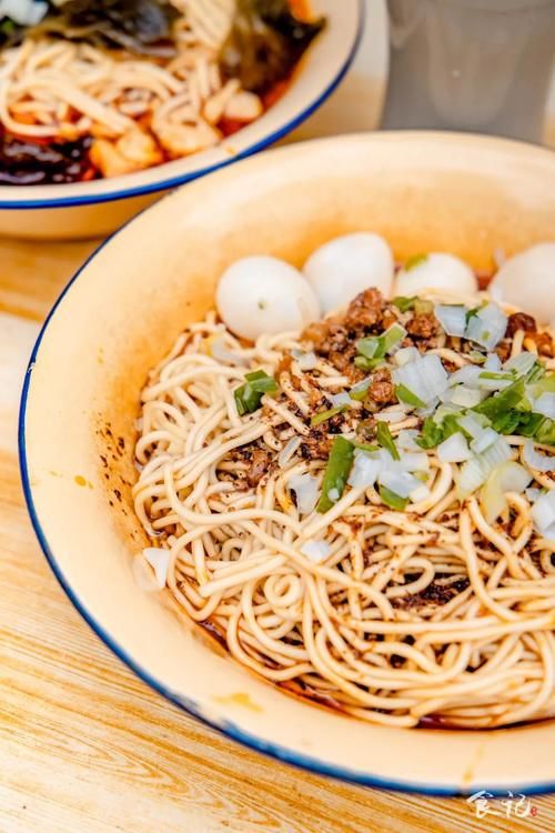 打包|天呐!让人专程驱车上百公里来打包的炸酱面,竟在襄城藏了24年!