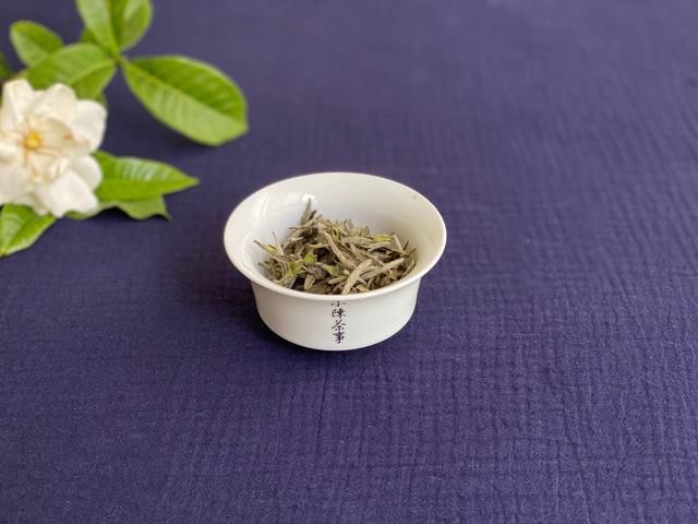 老白茶|秋季喝茶怎么选，春茶？秋茶？或是老白茶？别纠结，老茶农告诉你