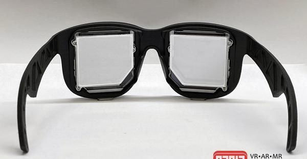 VR头显体积|Facebook正在开发一款基于折叠式全息光学技术的原型头显