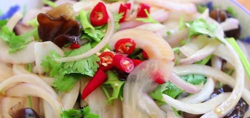  做法|洋葱拌木耳的家常做法，简单又美味，特别爽口