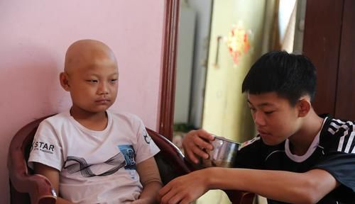  百万富翁|河北男子5年间从百万富翁到负债累累 母亲坟前他长跪不起