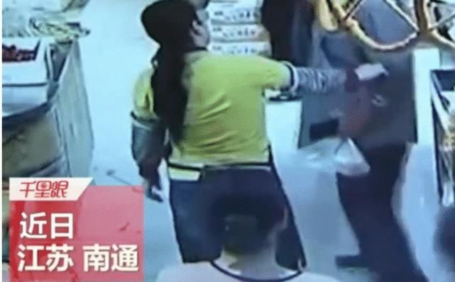  服务员|老人超市偷鸡蛋，被服务员发现后猝死，家属索赔38万