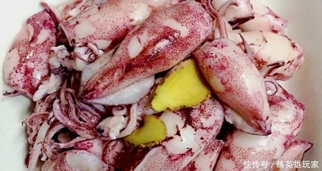 麻烦|鱿鱼去皮麻烦?老渔民口述小技巧,30秒去皮不用焯,又鲜又嫩