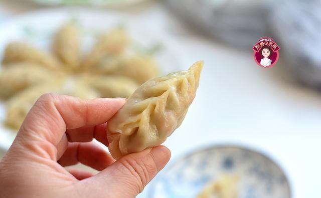  三伏天|三伏天，用这些菜做蒸饺，8分钟出锅，柔软香嫩，手抓着吃更过瘾