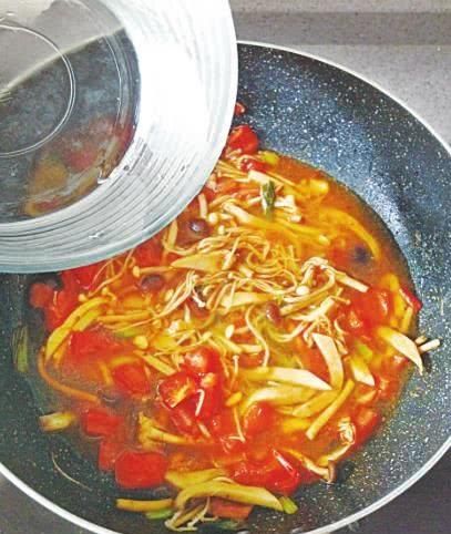  筋道|莜面鱼鱼这样做，汤鲜味美，筋道醇香，看着就让人流口水