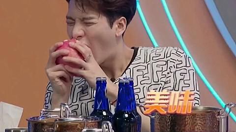  街舞|《这就是街舞》队长开启火锅局时，王嘉尔举动成亮点，好歹控制下