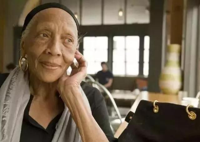  盗窃|90岁老太盗窃珠宝60年,用过32个名字,称:只是拿回白人希望我拿的