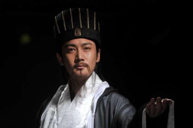 刘备|历史上诸葛亮在刘备时期,地位怎么样?地位会低于法正么?