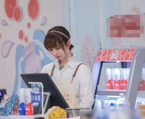  偏心|同样是前台小妹，赵丽颖杨紫的待遇大不相同，节目组偏心谁一目了然