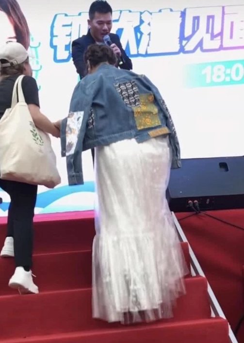 衣着|林心如因“衣着宽松”被猜测怀二胎,不少女星因衣着被猜测怀孕