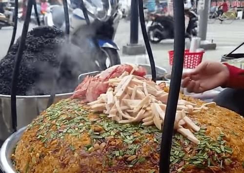  鲜香软|路边摊卖糯米饭太畅销！满满一大锅有肉有菜，糯米鲜香软黏真诱人