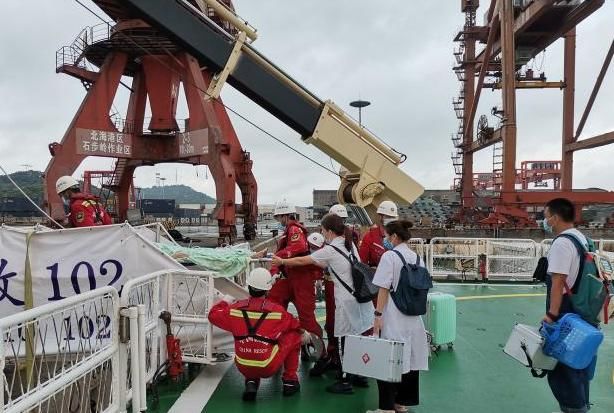 救助|广西涠洲岛女游客突患重病，南海救助局乘风破浪，紧急驰援